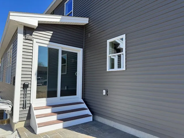 $549,900 | 925 Falls Road, Unit 3, Shelburne, VT 05482