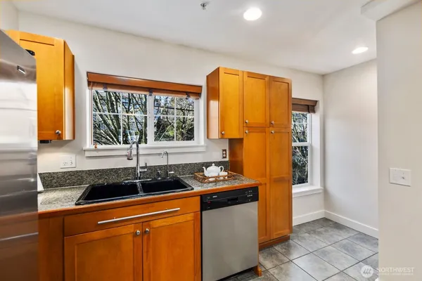 $599,950 | 202 24th Avenue East, Unit 6, Seattle, WA 98112