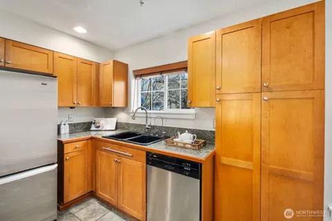 $599,950 | 202 24th Avenue East, Unit 6, Seattle, WA 98112