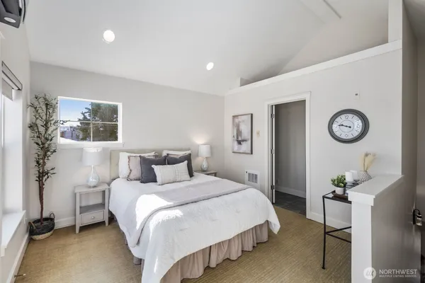 $599,950 | 202 24th Avenue East, Unit 6, Seattle, WA 98112
