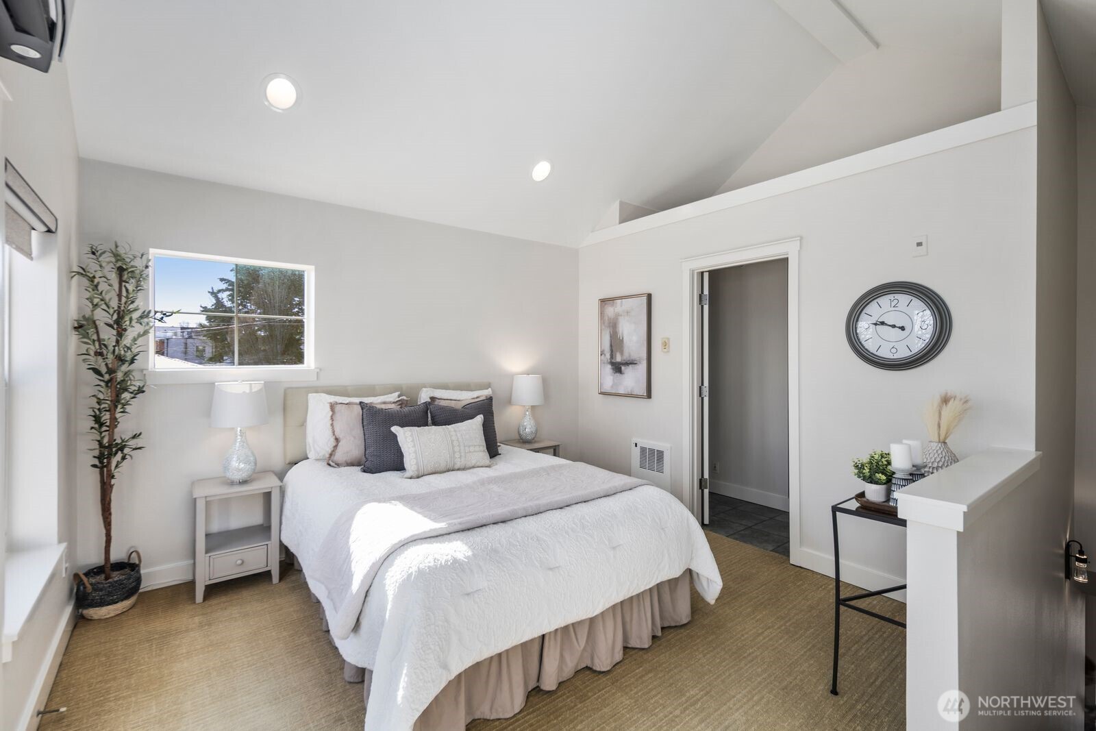 202 24th Avenue East, Unit 6 Seattle, WA 98112 - Photo 14 of 28