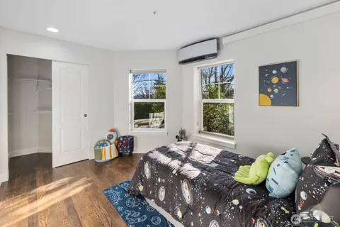 $599,950 | 202 24th Avenue East, Unit 6, Seattle, WA 98112