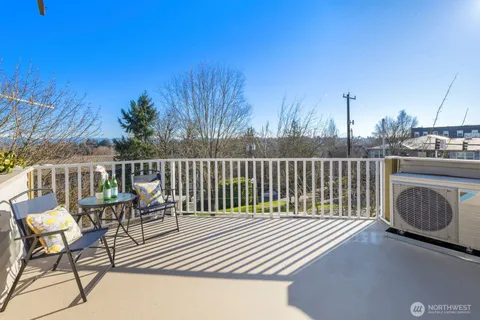 $599,950 | 202 24th Avenue East, Unit 6, Seattle, WA 98112