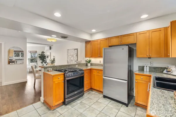 $599,950 | 202 24th Avenue East, Unit 6, Seattle, WA 98112