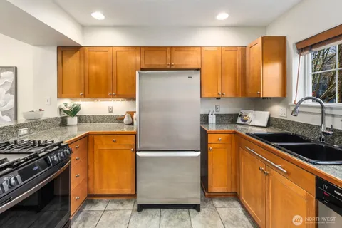 $599,950 | 202 24th Avenue East, Unit 6, Seattle, WA 98112