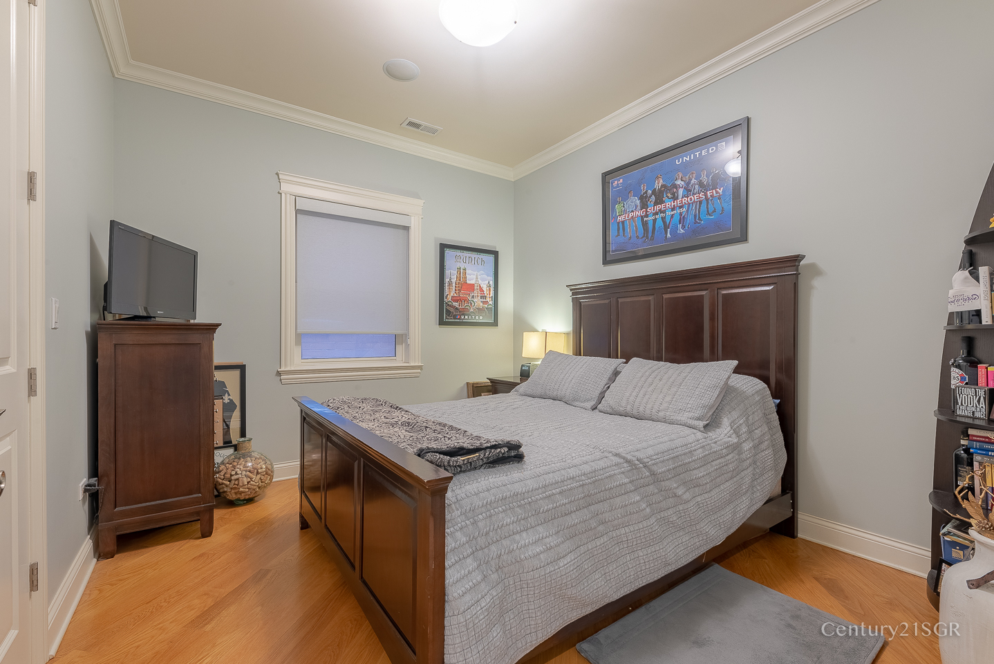 106 South Sangamon Street, Unit 2S Chicago, IL 60607 - Photo 25 of 29 a bedroom with a bed and a flat screen tv