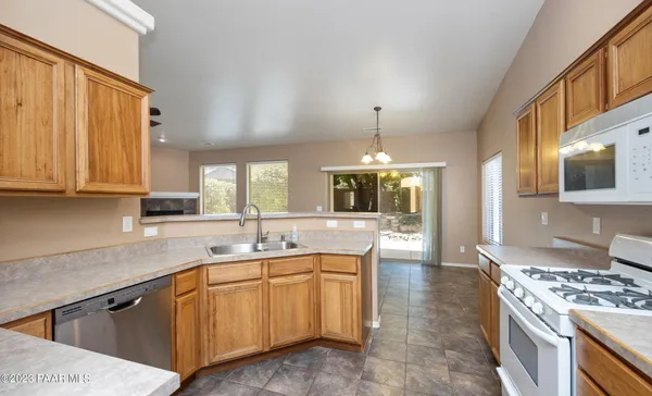 $2,525 | 5638 North Ardmore Avenue, Prescott Valley, AZ 86314