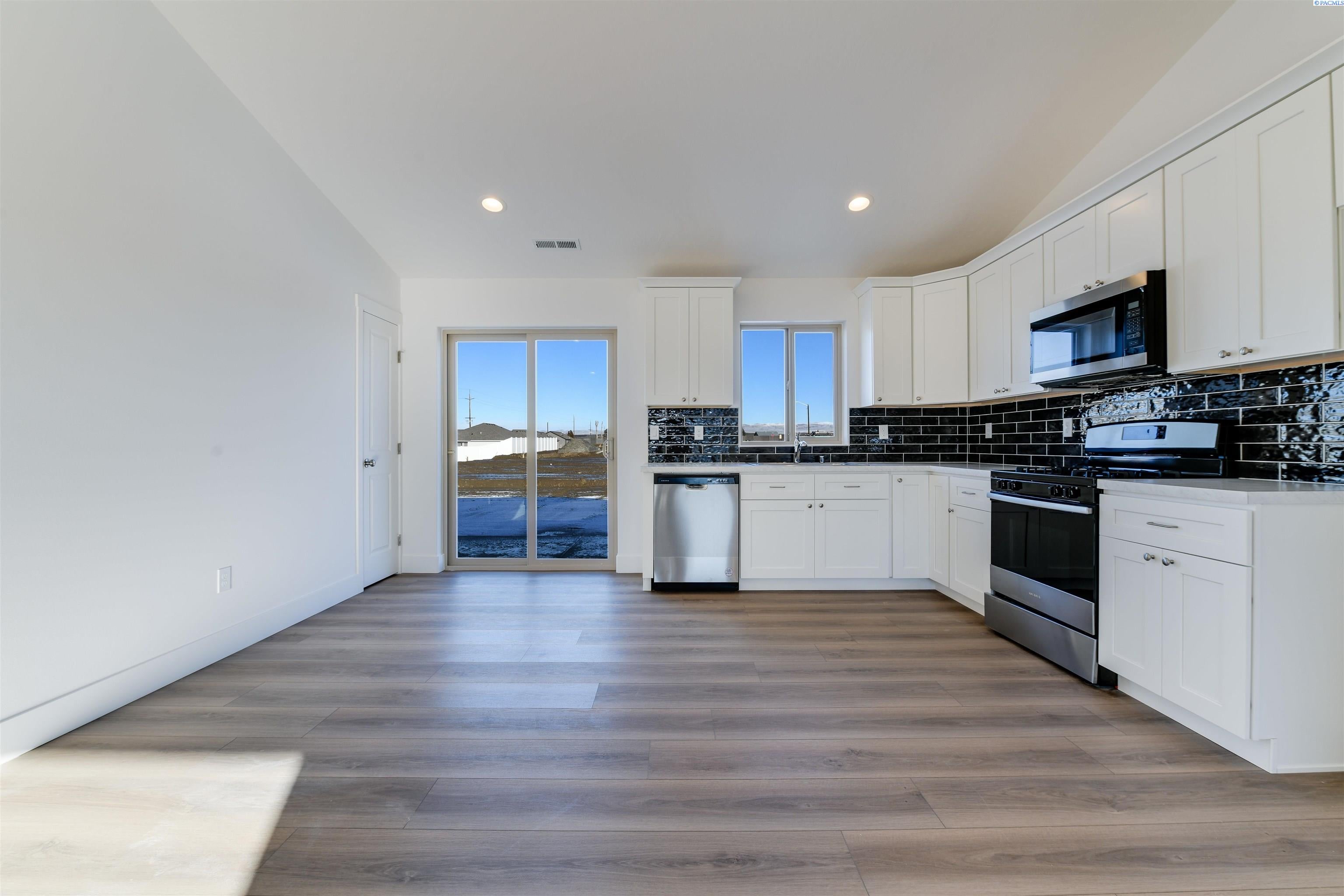 804 Grapevine Street Grandview, WA 98930 - Photo 7 of 19 Gallery Image 7