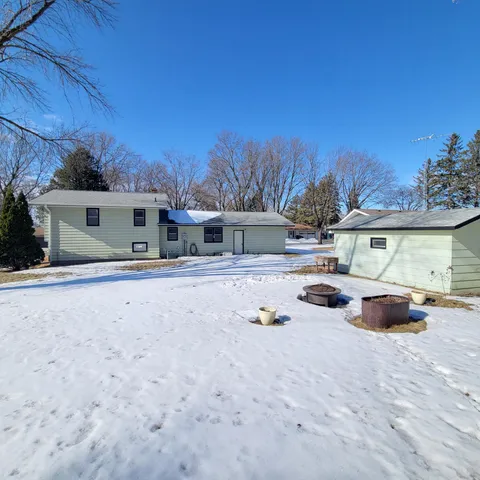 $240,000 | 535 East Highland Park Drive Northeast, Hutchinson, MN 55350