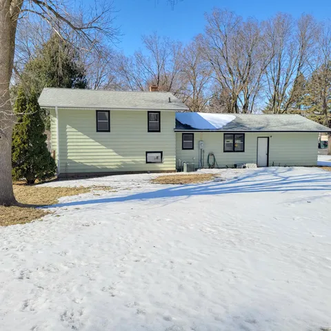 $240,000 | 535 East Highland Park Drive Northeast, Hutchinson, MN 55350