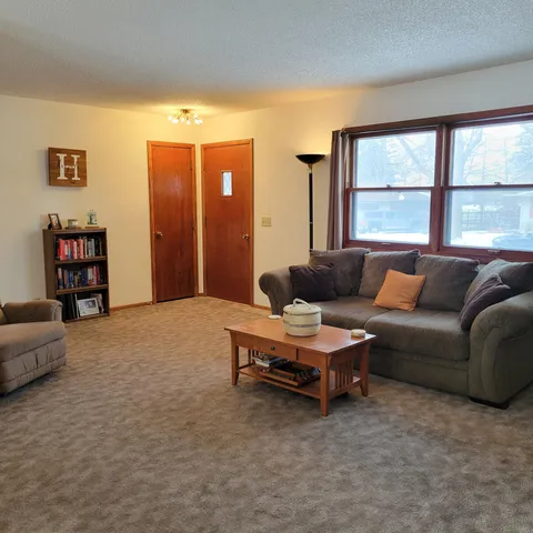 $240,000 | 535 East Highland Park Drive Northeast, Hutchinson, MN 55350