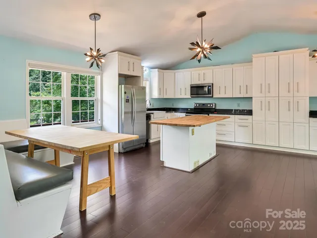 $429,900 | 14 Spring Lake Drive, Fletcher, NC 28732