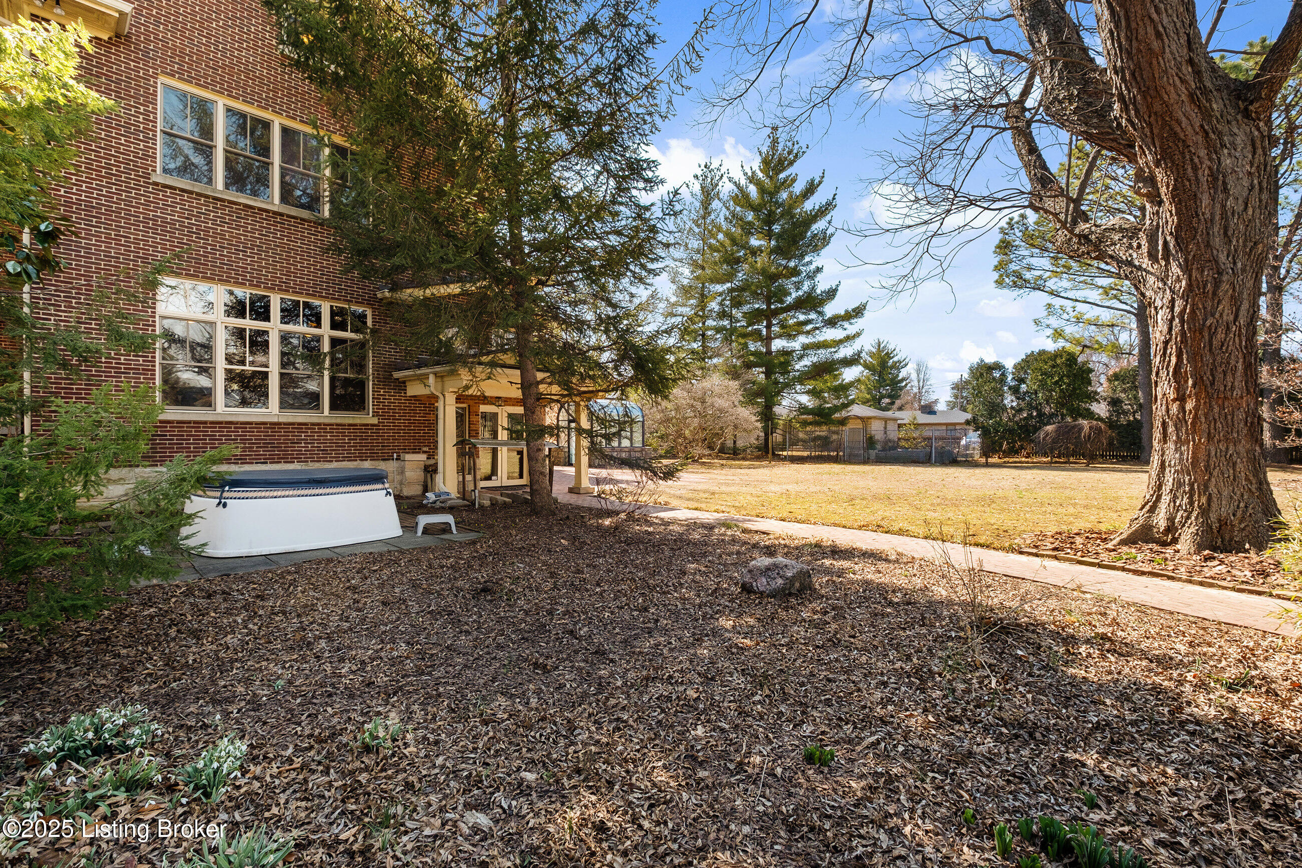 2975 Lexington Road Louisville, KY 40206 - Photo 60 of 60 2975lexington_179