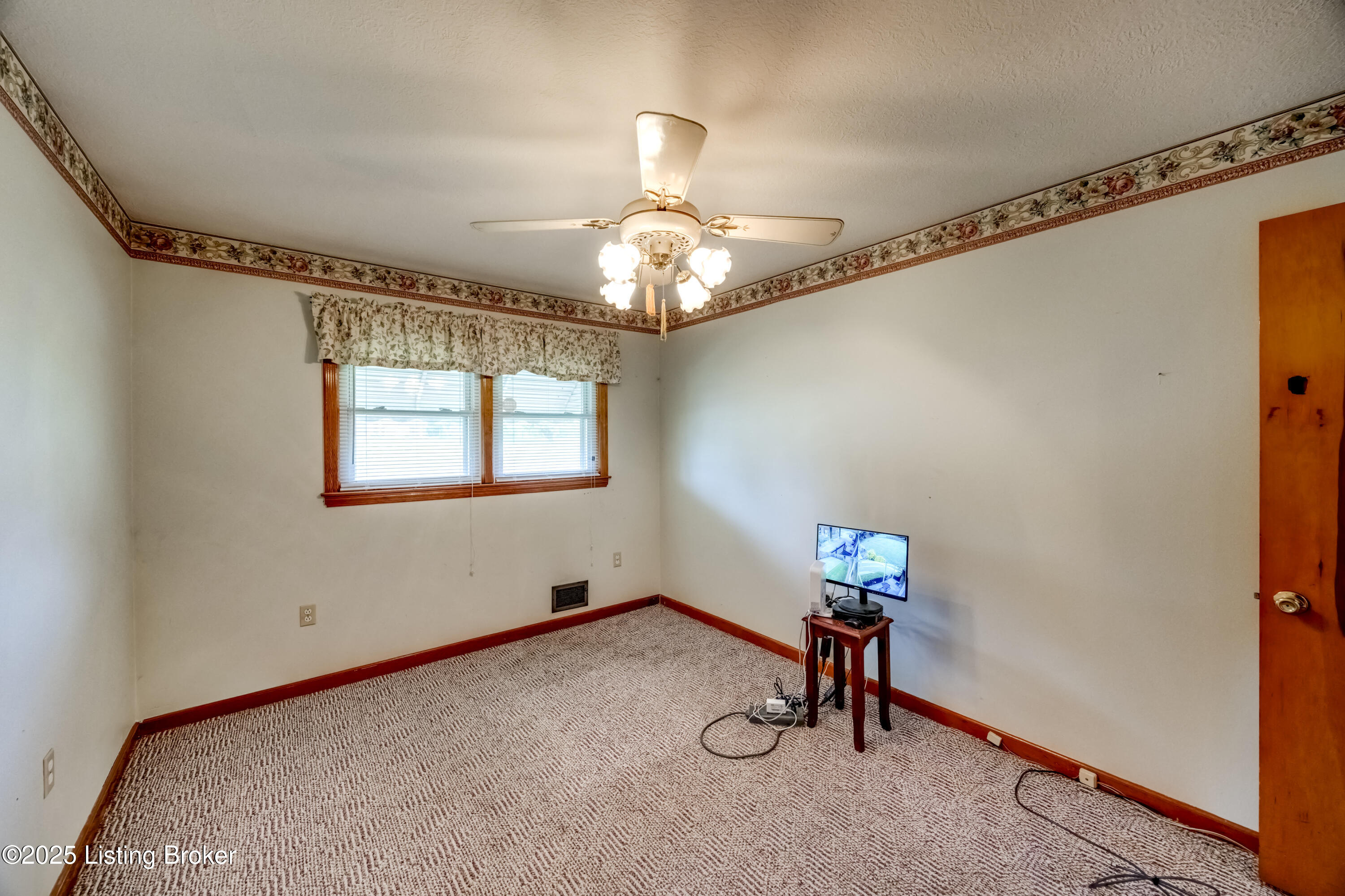 8209 Terry Road Louisville, KY 40258 - Photo 22 of 64 Bedroom 1
