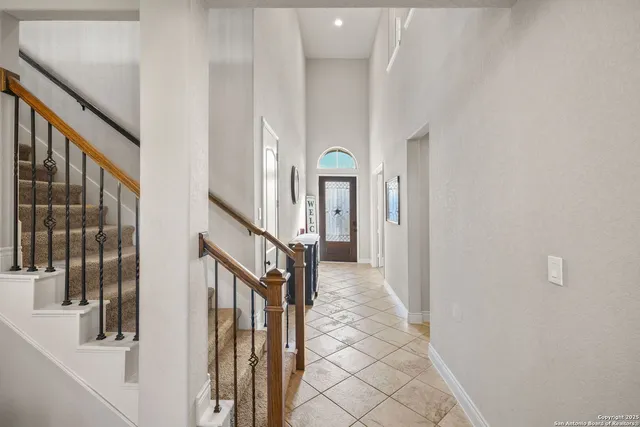 a view of entryway with a front door