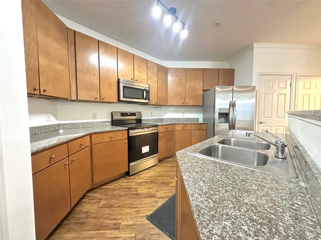 $1,800 | 2502 Leon Street, Unit 201, Austin, TX 78705