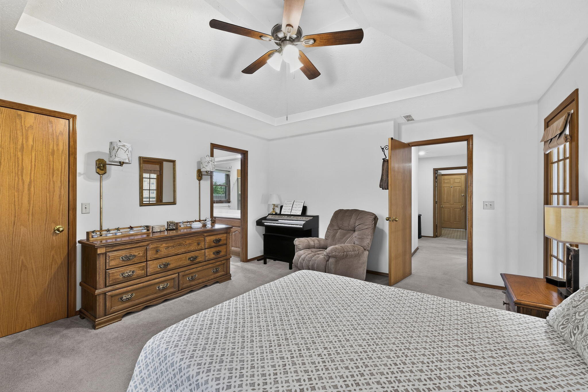 1934 East Ridgewood Drive Springfield, MO 65804 - Photo 15 of 26 14-web-or-mls-20260825-20260825-DSC03207