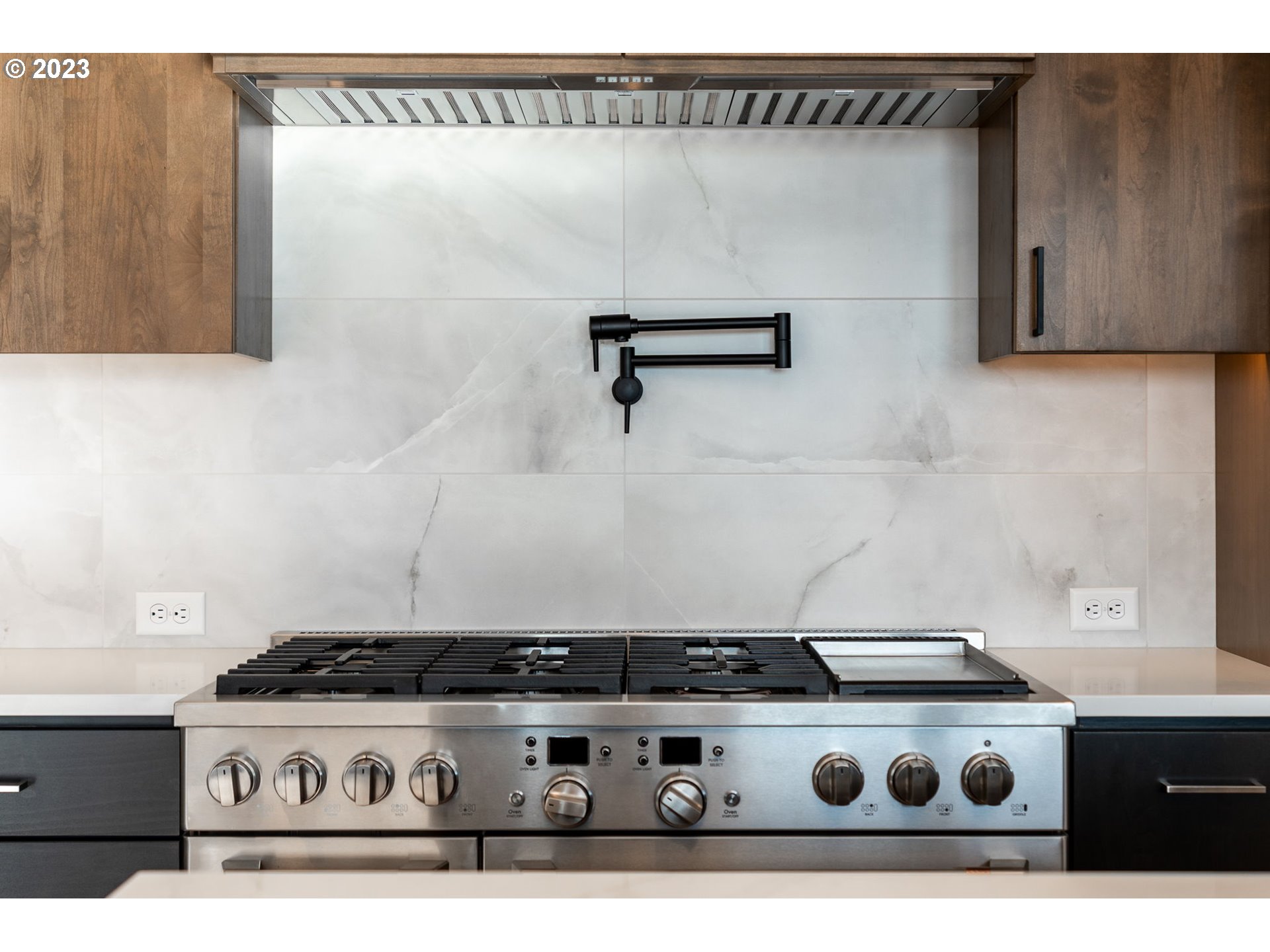 6622 Southeast Riverside Drive Vancouver, WA 98661 - Photo 12 of 46 a close view of stove