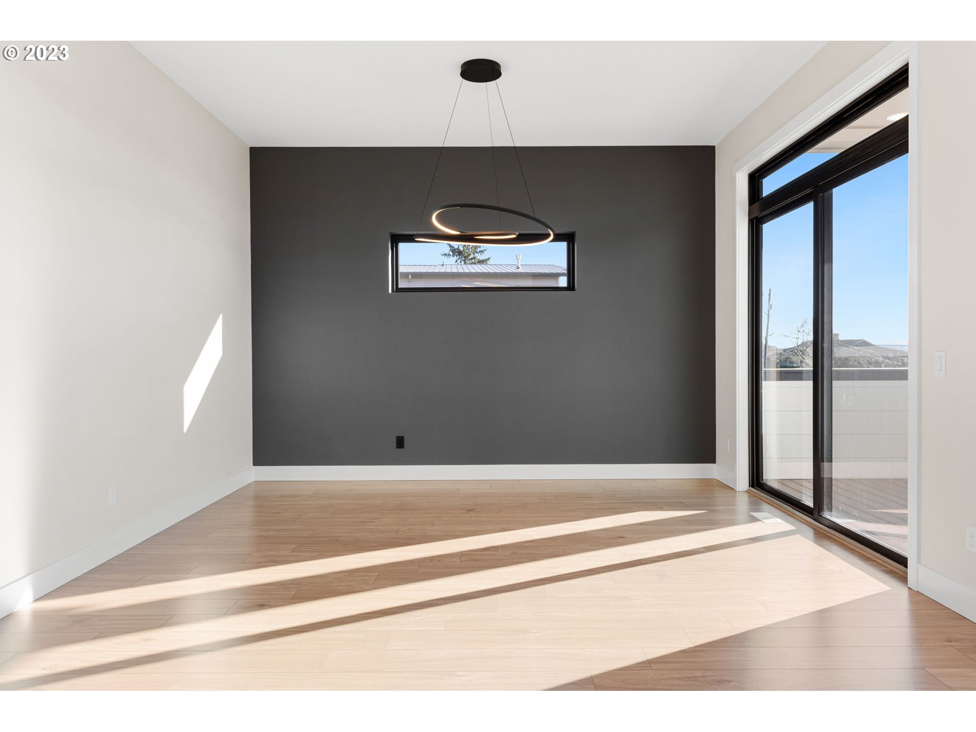 6622 Southeast Riverside Drive Vancouver, WA 98661 - Photo 16 of 46 a view of a livingroom with a large window