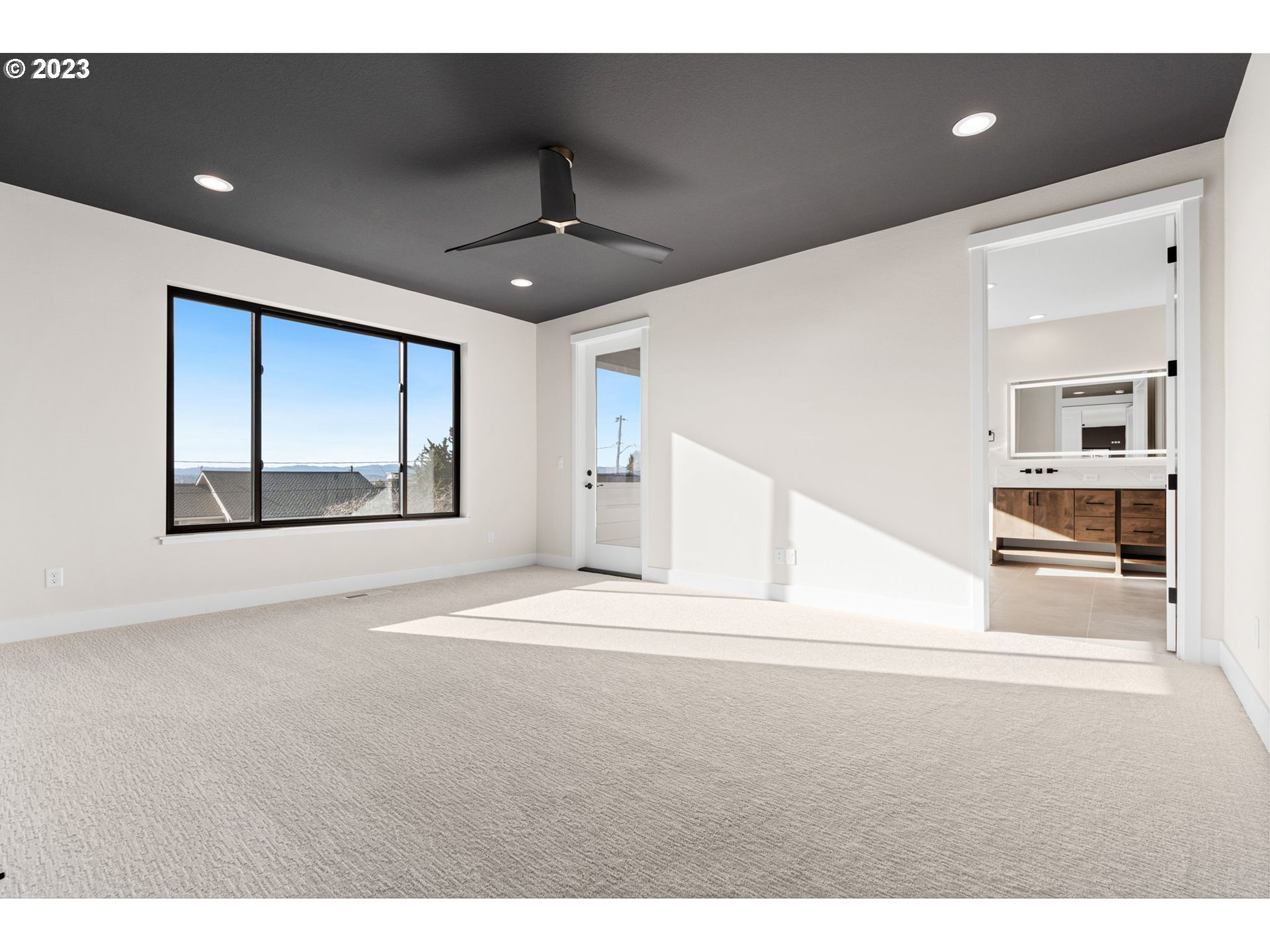 6622 Southeast Riverside Drive Vancouver, WA 98661 - Photo 19 of 46 a view of an empty room