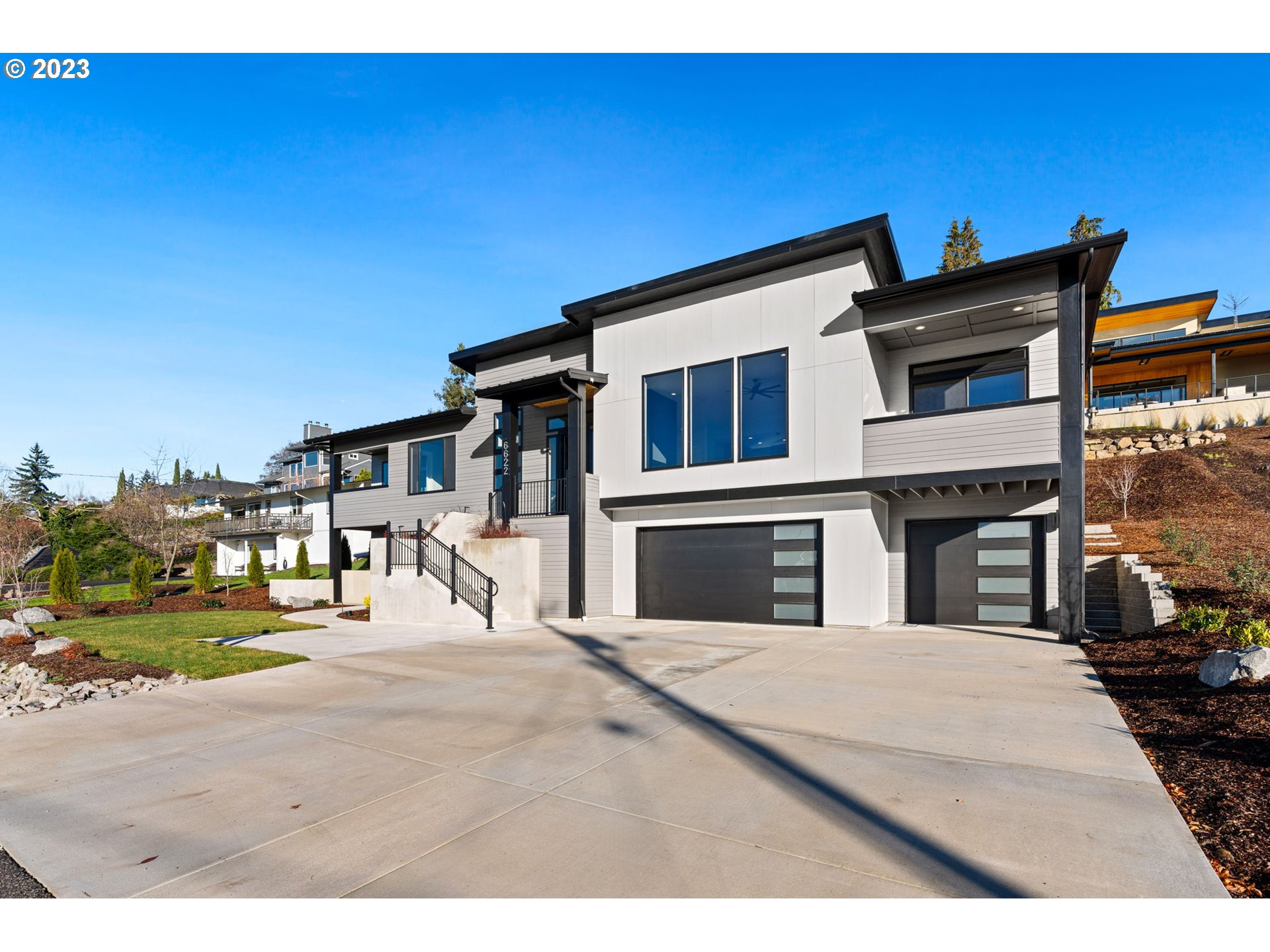 6622 Southeast Riverside Drive Vancouver, WA 98661 - Photo 2 of 46 a view of a house with a outdoor space