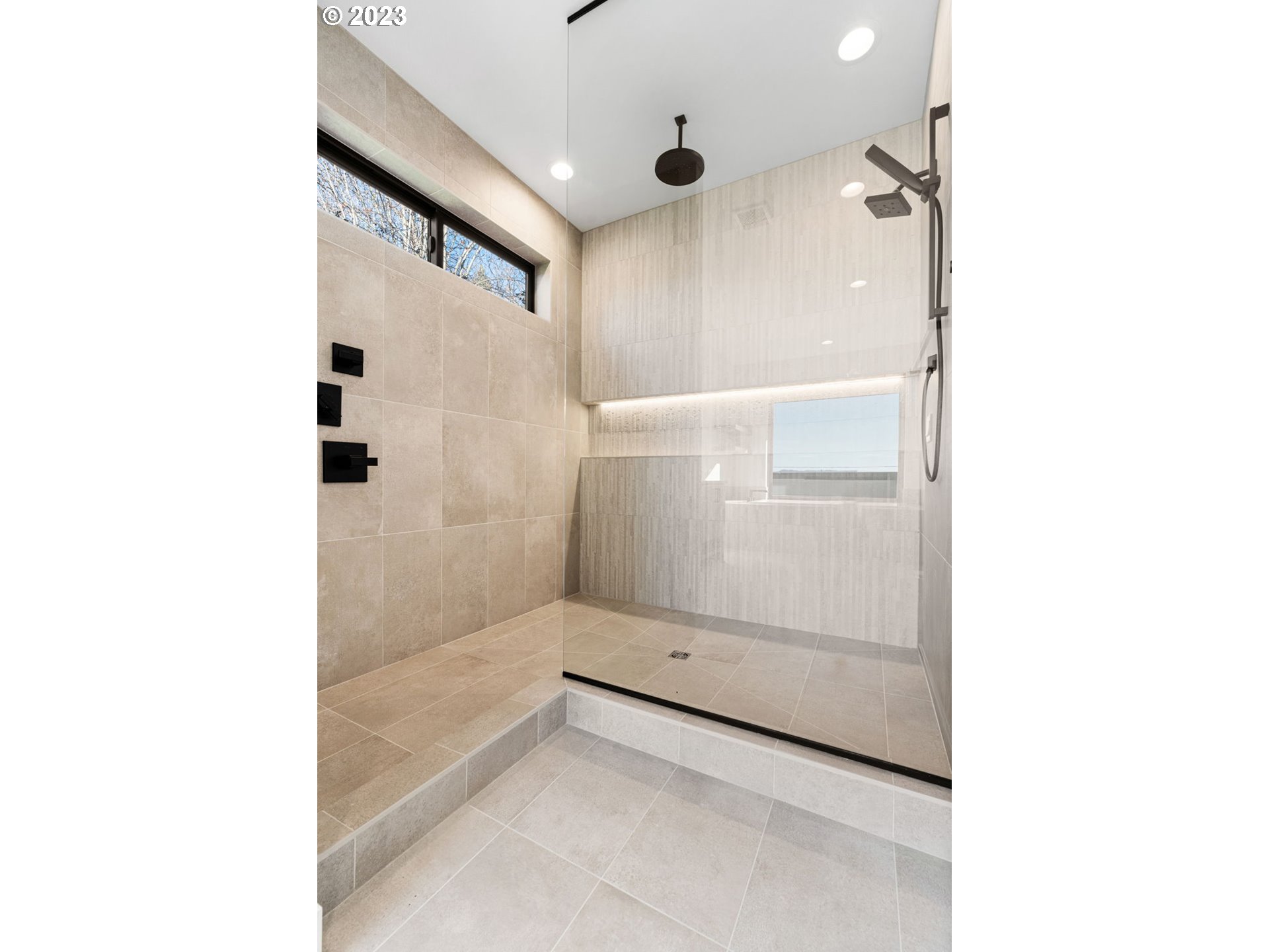 6622 Southeast Riverside Drive Vancouver, WA 98661 - Photo 23 of 46 a bathroom with a bathtub and a shower