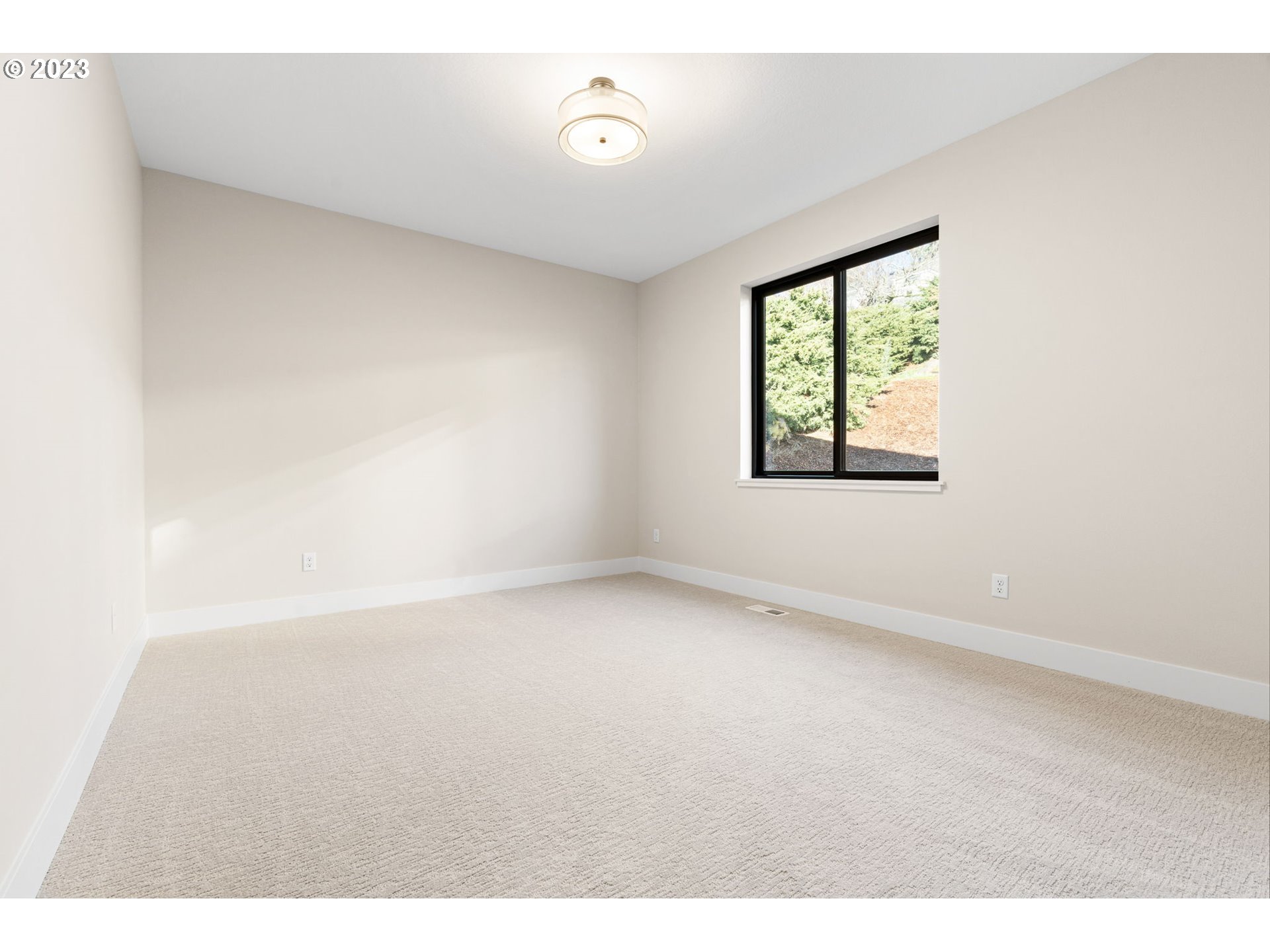 6622 Southeast Riverside Drive Vancouver, WA 98661 - Photo 32 of 46 a view of an empty room with a window