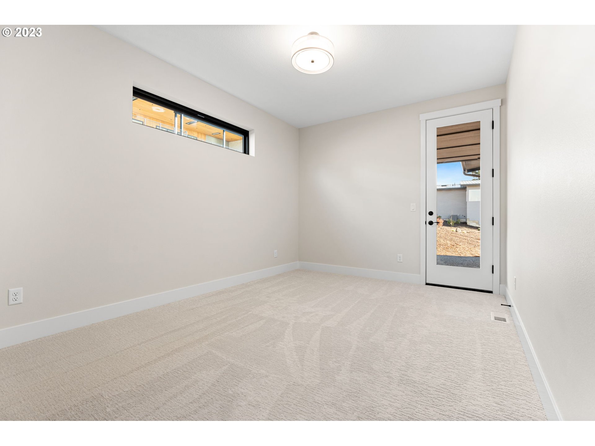 6622 Southeast Riverside Drive Vancouver, WA 98661 - Photo 34 of 46 a view of an empty room