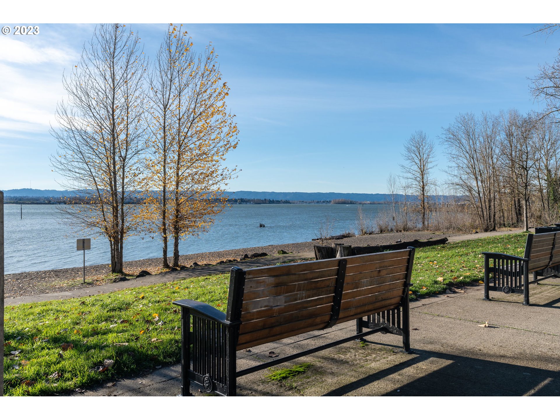 6622 Southeast Riverside Drive Vancouver, WA 98661 - Photo 45 of 46 a backyard of a house with table and chairs