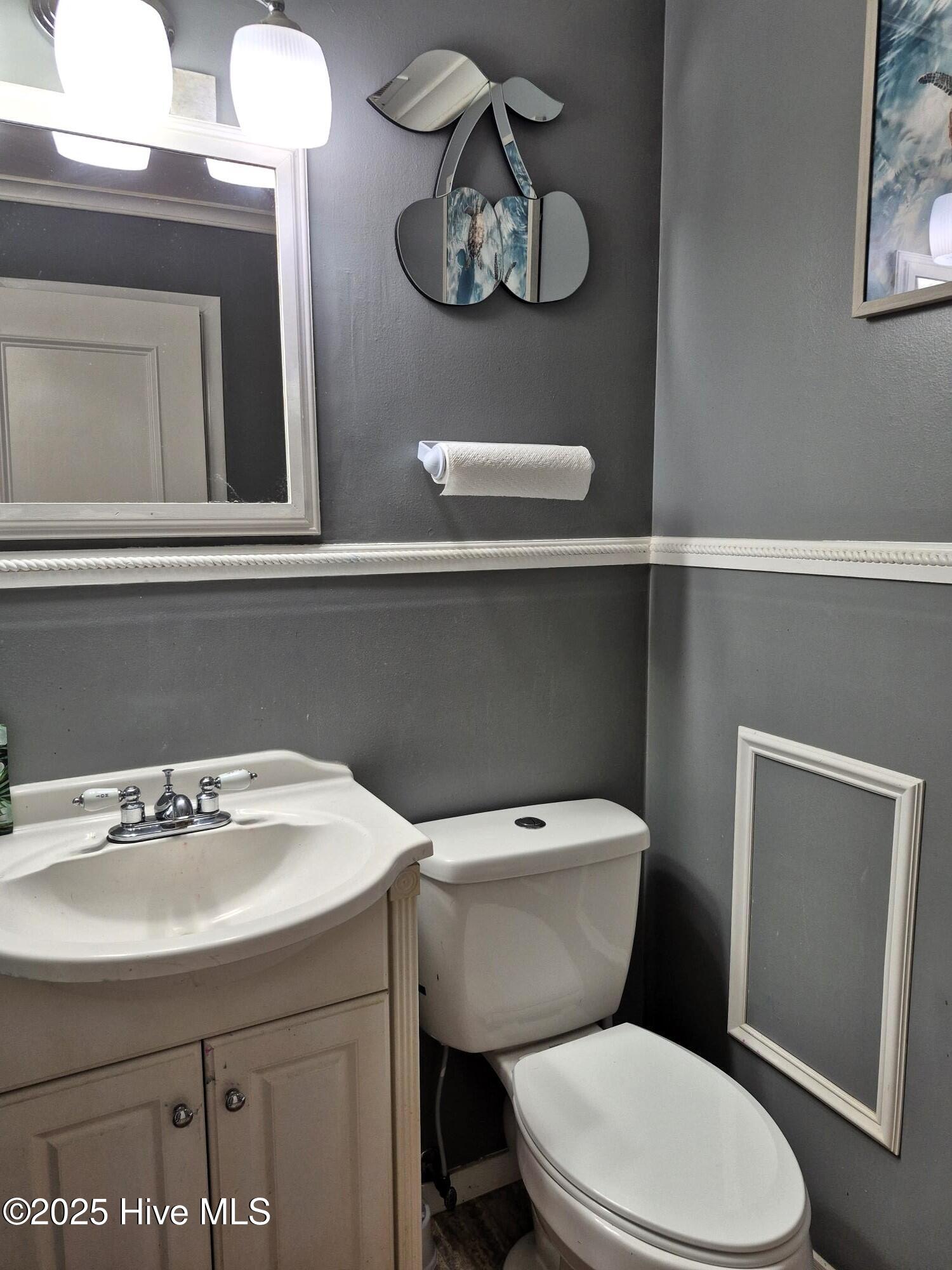 108 Rosedale Drive Elizabeth City, NC 27909 - Photo 34 of 52 Hall bath