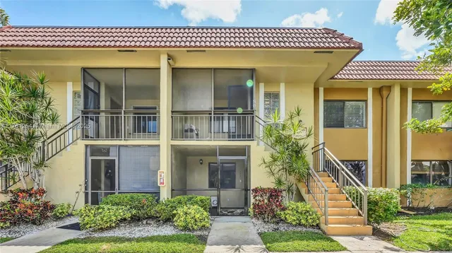 $355,000 | 327 Lakeview Drive, Unit 203, Weston, FL 33326