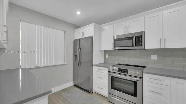 $355,000 | 327 Lakeview Drive, Unit 203, Weston, FL 33326