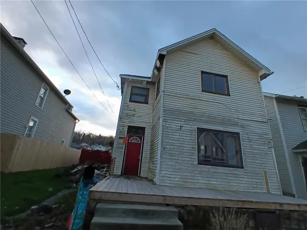 a front view of house with yard