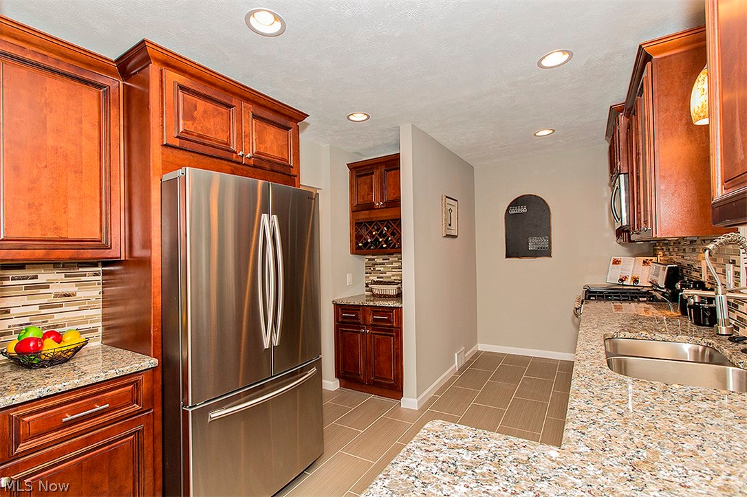 3918 Faversham Road Cleveland, OH 44118 - Photo 14 of 25