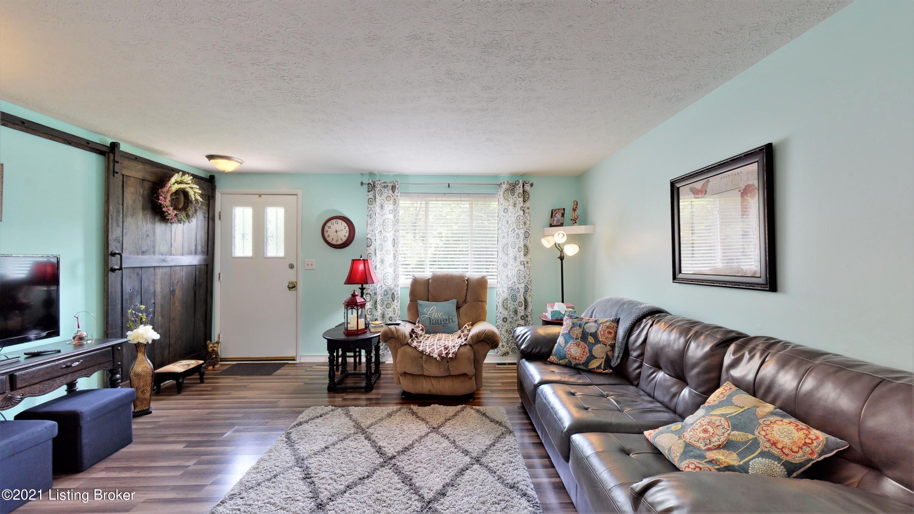 8306 Roseborough Road Louisville, KY 40228 - Photo 2 of 27 Living Room