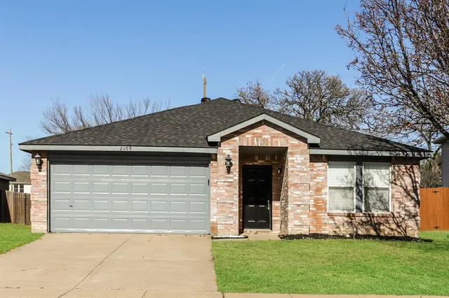 $2,285 | 2109 Doecrest Drive, Denton, TX 76210
