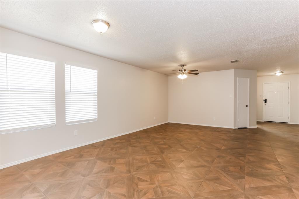 2109 Doecrest Drive Denton, TX 76210 - Photo 4 of 16