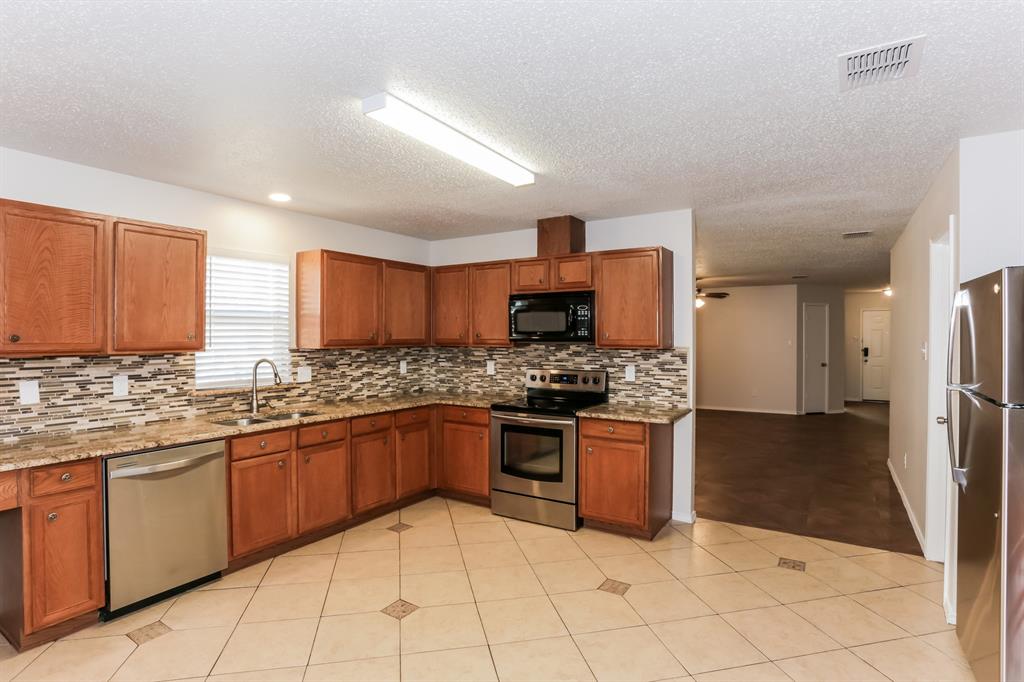 2109 Doecrest Drive Denton, TX 76210 - Photo 6 of 16