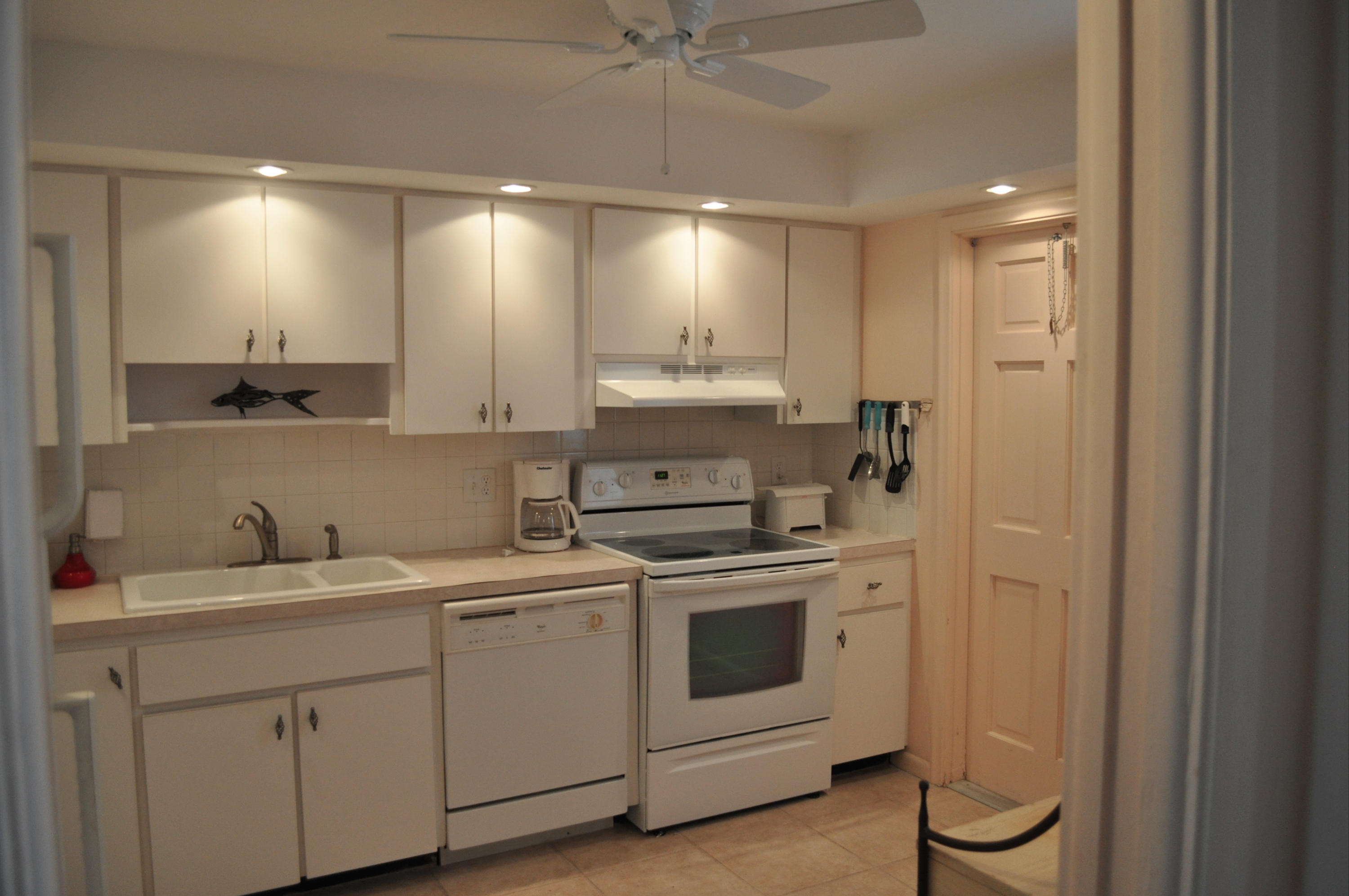 120 Celestial Way, Unit 104 Juno Beach, FL 33408 - Photo 4 of 11 Kitchen