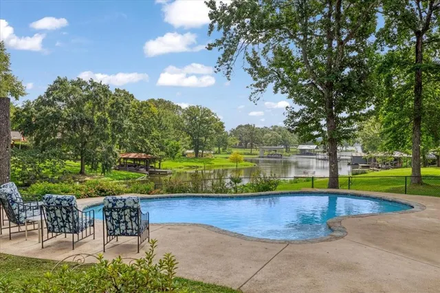 $1,100,000 | 6130 Peninsula Circle, Athens, TX 75752