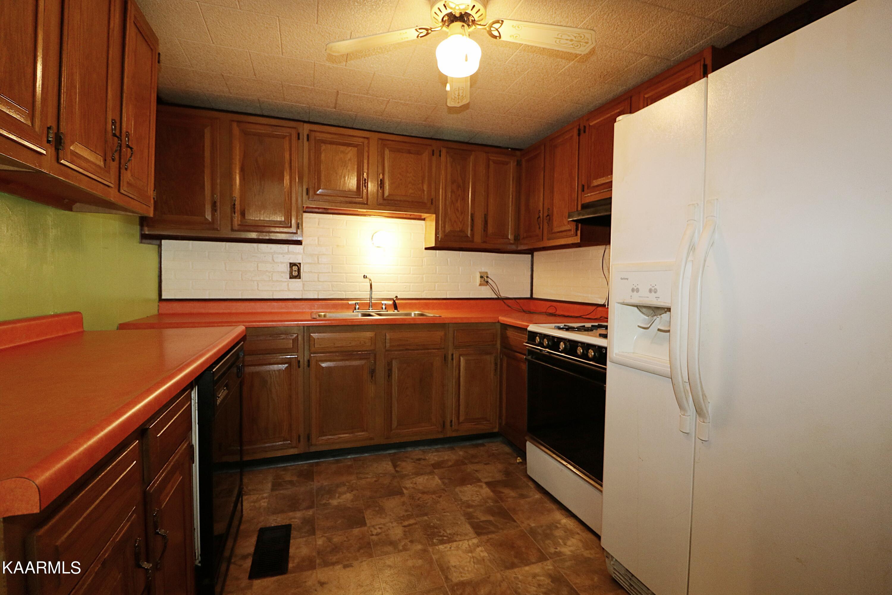 570 McCartt Road Robbins, TN 37852 - Photo 8 of 57 094A9677