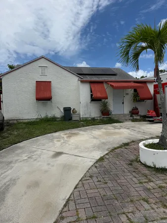 $369,000 | 915 North E Street, Lake Worth Beach, FL 33460