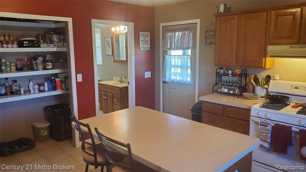 5582 Fish Lake Road North Branch, MI 48461 - Photo 4 of 27 Gallery Image 4