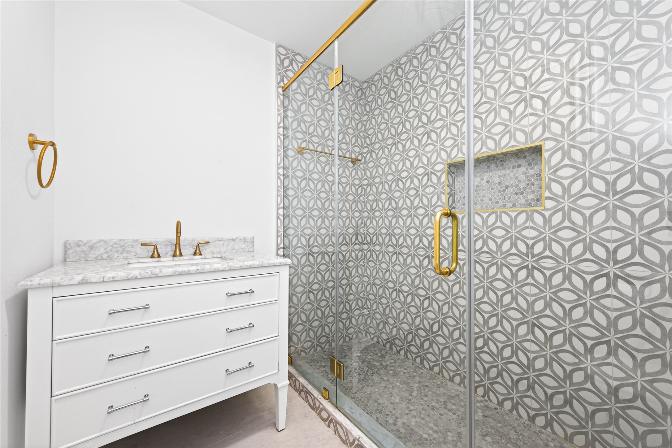 24 Windermere Lane Houston, TX 77063 - Photo 35 of 49 a bathroom with a shower and a sink