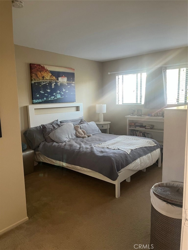 191 C. Mayor Redondo Beach, CA 90277 - Photo 15 of 20 a bedroom with a bed and window