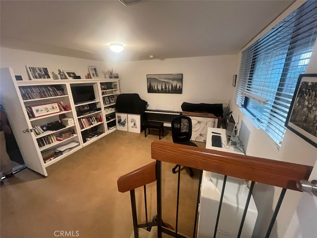 191 C. Mayor Redondo Beach, CA 90277 - Photo 18 of 20 a view of a livingroom with furniture and window