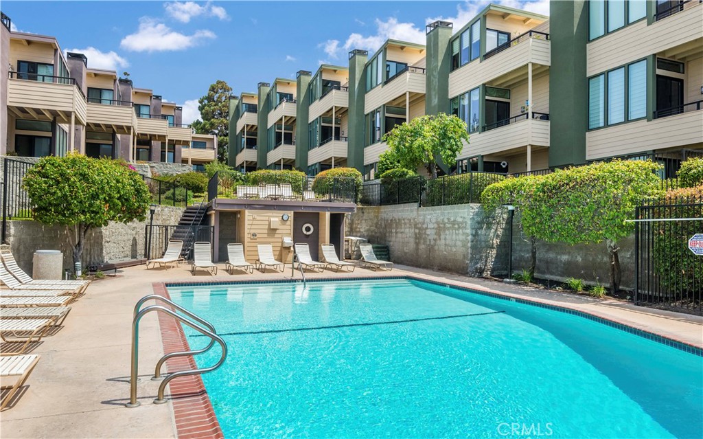191 C. Mayor Redondo Beach, CA 90277 - Photo 19 of 20 a view of a patio with table and chairs and potted plants