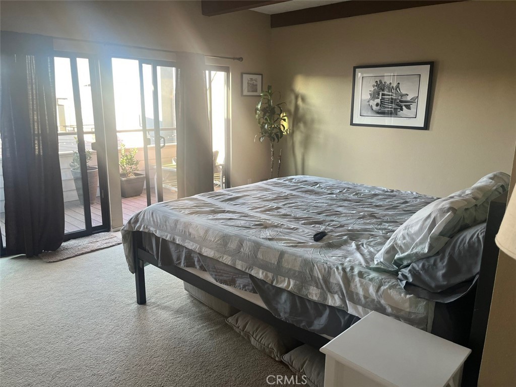 191 C. Mayor Redondo Beach, CA 90277 - Photo 10 of 20 a bedroom with a bed and a window