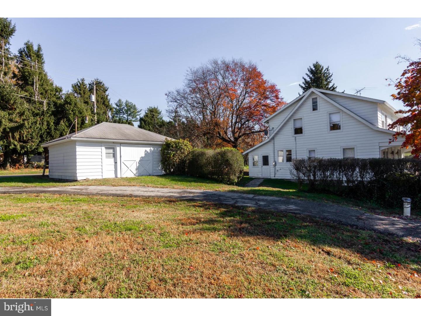 152 Sheehan Road Avondale, PA 19311 - Photo 3 of 25 Garage