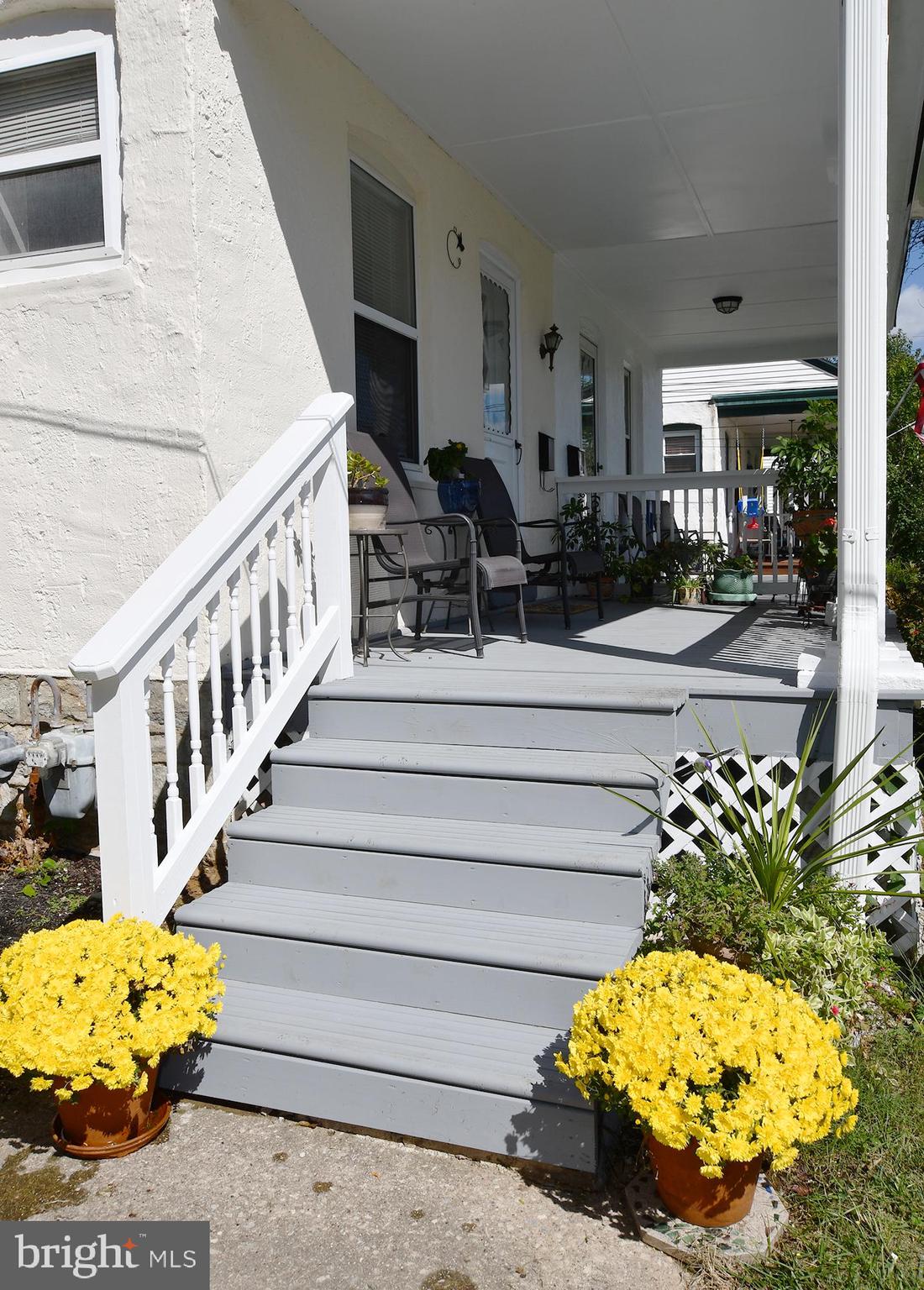 256 Powell Road Springfield, PA 19064 - Photo 3 of 34 Covered front porch
